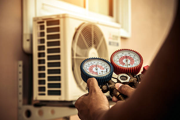 Professional Hvac technician working in Naples, FL